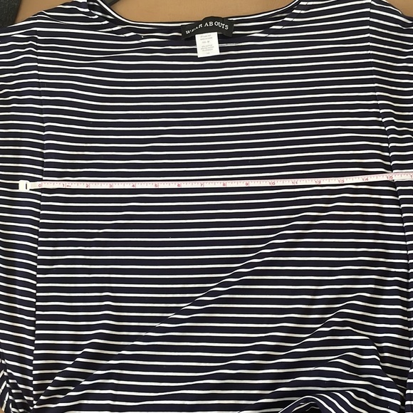 Wear Abouts Navy striped batwing top, M - Picture 6 of 6